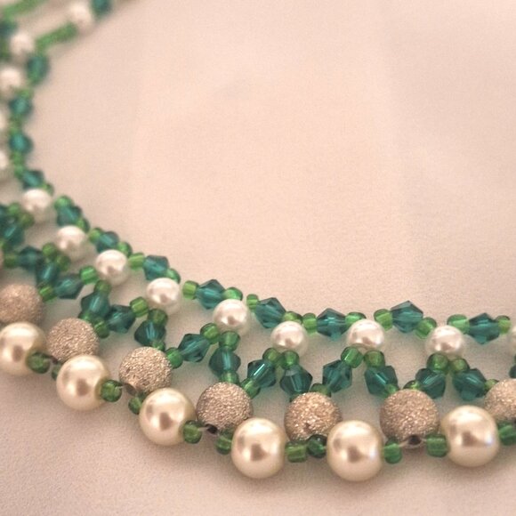 Artisan Beaded Green Glass Crystal White Pearl Metallic Silver Collar Necklace - Picture 2 of 4
